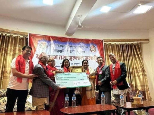 बेलायतवासी पुर्व डिएसपी शिवजी श्रेष्ठ संरक्षक रहेको ट्रस्टबाट “मायाघर नेपाल” ५० हजार नगद सहित सम्मान