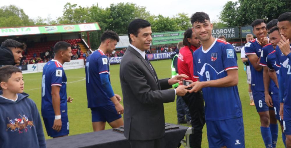 नेपाली राष्ट्रिय फुटबल टीमले  इंग्ल्याण्ड सी टीमसँग खेल्यो ऐतिहासिक फुटबल