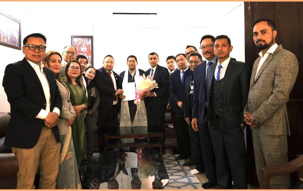 एनआरएनए यूके अध्यक्ष गाहामगरले परराष्ट्रमन्त्रीलाई भेटेर मागे वंशजको नेपाली नागरिकता