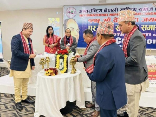 नेपाल प्रज्ञा प्रतिष्ठानका कुलपति भुपाल राईको आथित्वमा अमेरीकामा साहित्यीक पुरष्कार  बितरण