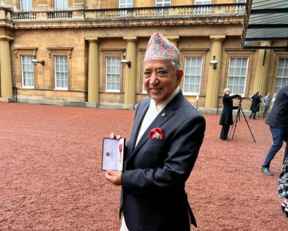 बेलायती नेपाली अभियन्ता महन्त श्रेष्ठ बेलायती राजा चार्ल्सद्वारा ‘ओबीइ’ पदकबाट सम्मान