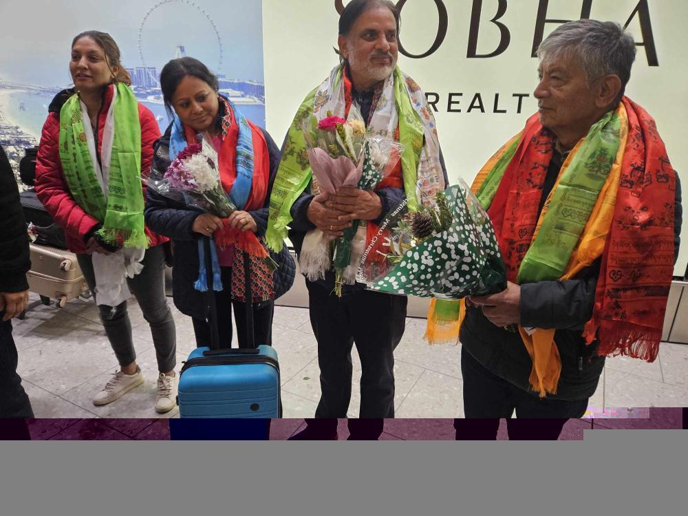 लण्डन आइपुगे मह जोडी, हिथ्रो एअरपोर्टमा भब्य स्वागत